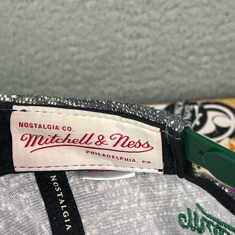 Boston Celtics Mitchell‎ & ness SnapBack hat - Picture 7 of 8